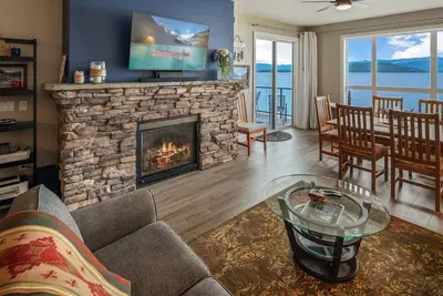 Image de Ideal Seasons Waterfront Condo | Spa, Beach, Hot Tub, Pool, Marina