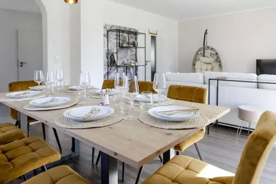Image de Lumen Homes - Design-apt. Nahe Audi und Altstadt, 3 Zimmer, Netflix