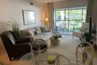 Image de Spacious Water View 2nd Floor Unit 5 Minute Walk to Siesta Beach