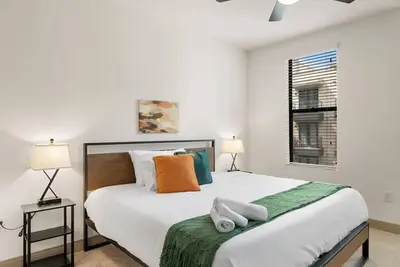 Image de Two Modern Waterfront CozySuites sidebyside