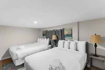 Image de Near Hospital & Dining- Beds on Broadmoor - Unit B