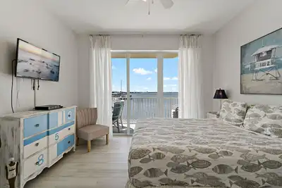 Image de Bayfront Bliss – Unit 115 | Second-Floor Waterfront Condo