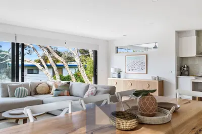 Image de Modern Coastal Beach House | Rye Entertainer