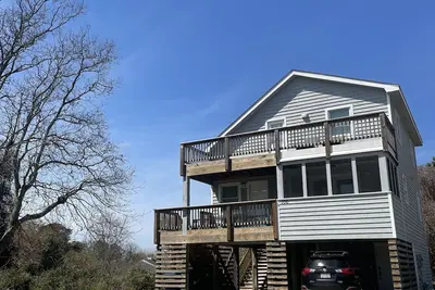 Image de Beach House in Heart of Duck; Walk to Restaurants; Minutes from Beach & Sound!