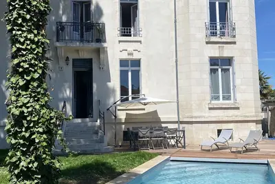 Image de Grande Maison Avec Piscine La Rochelle Centre. 5 Chambres, 8 Couchages