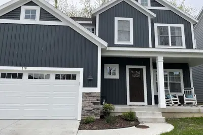 Image de South Haven home near beach access and Kids Corner!