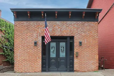 Image de The Owl House, 1850's Historic Home: Luxury Steps from Downtown