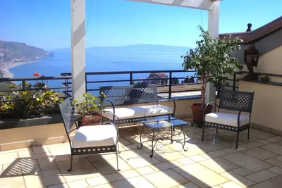 Image de Private Panoramic Terrace, Infinity Pool, Garden, Garage