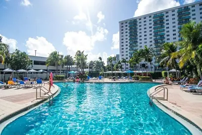 Image de Fantastic Condo in Sunny Isles, Miami – Spacious + Sleeps 6+Steps from Beach
