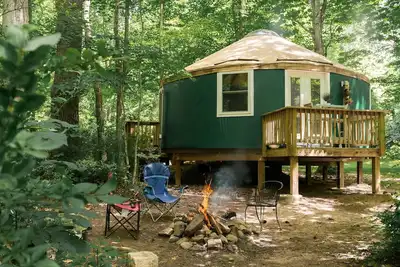 Image de Jp's Waterfront Yurt with Heating, Cooling & Wifi / Glamping on the River