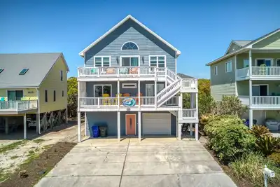 Image de Cast-A-Waves - Ocean View Home w/ Pool & Hot Tub