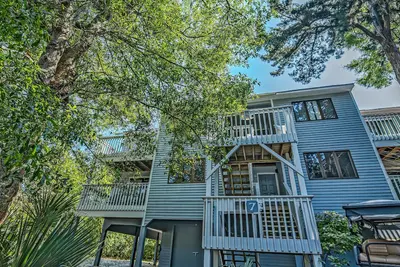 Image de Top floor condo with community pool in Royal James Bhi! Two golf carts and access to Bhi Club