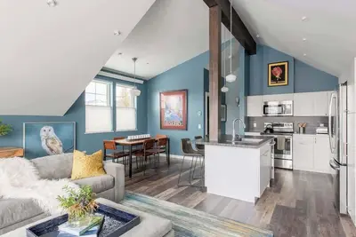 Image de Mountain Modern - Walk to everything (sleeps 8)