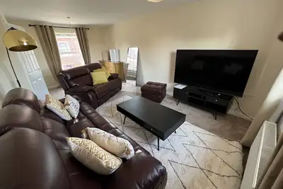 Image de Spacious 5brm Townhouse – Ideal for Contractors, Corporate Stays & Family Visits