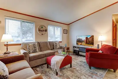 Image de Fantastic Redmond Retreat, Updated Throughout, Quiet Street, Huge Deck and Backyard, A/C, & More