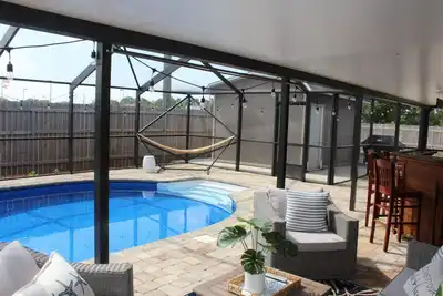 Image de Poolside Retreat! Private pool & hot tub! Only 5 min to Beach!