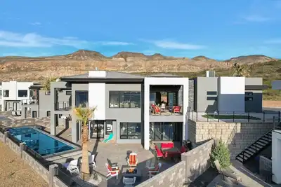 Image de Contemporary Lux ~ Private Poo&Spa Scenic Golf