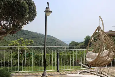 Image de Cozy and accessorized house with large outdoor space and private parking space