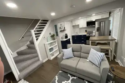 Image de Charming 2 Br Apt walk to lake\/downtown pets Ok