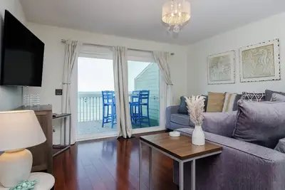 Image de Spacious ocean front condo in Ocean Dunes!