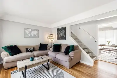 Image de Around the World 4 Bd/1. 5 Ba Home in Royal Oak