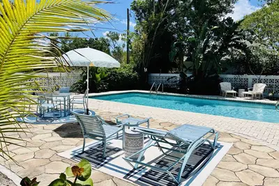 Image de Less10 Min Beach>Private Pool>Grill>1940's Coastal home>walk Historic Dodgertown