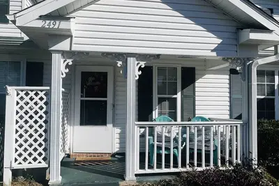 Image de N. Pensacola Fenced BYard. Private Parking Quiet Neighborhood Sleeps 5. Spacious