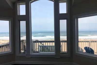 Image de New Listing! Summer Breeze - Oceanfront 8 Br Obx/Nags Head home with Elevator!