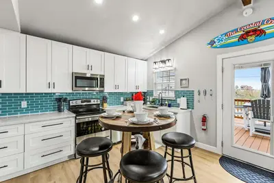 Image de The Coastal Crab-Arcade-Horseshoe-Cornhole-Board Games-Wifi-Ac-Coffee