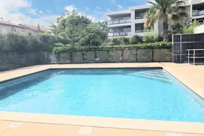 Image de Spacieux Appartement 3 Chambres avec jardin et piscine!