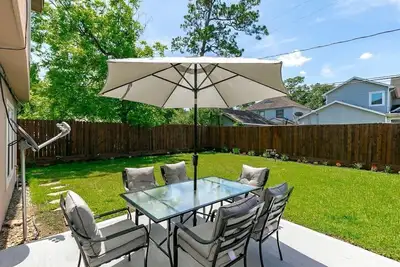 Image de Get Together & Stay-Play-Relax! Peaceful Oasis w/ TVs, Games, & Bbq -Lucky House