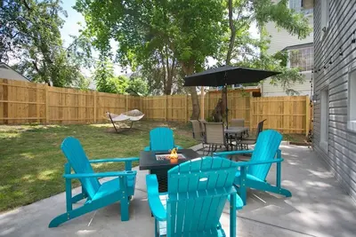 Image de Luxe 3br+Parking & Outdoor Space | Near Monuments!