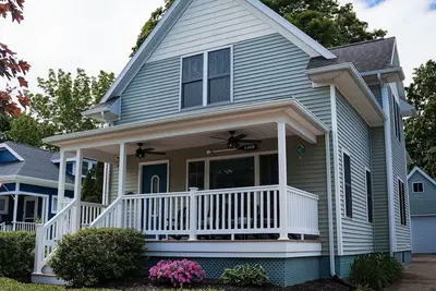 Image de Short walk to South Beach & Town - Updated 5br/3ba Home w/ Golf Cart - Sleeps 12