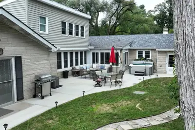 Image de The Hoosier Hang Out! *Hot Tub*