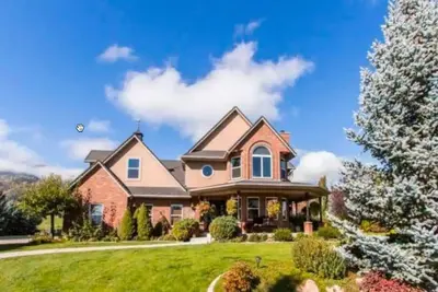 Image de Eden View Home - Perfect for Families w/Spa & Trampoline