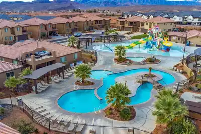 Image de #79 Water Park, Pools, Lazy River, Hiking, Biking, Side-by-Sides = Fun Fun! Fun!