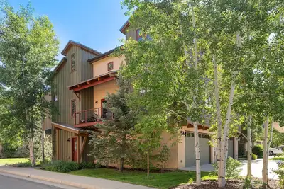 Image de Central Ac - Garage w/ room for bikes- Near Core Trail & The River