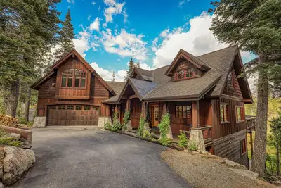 Image de Meadow Magic: Tranquil 4br+ Retreat Backing onto Open Space!