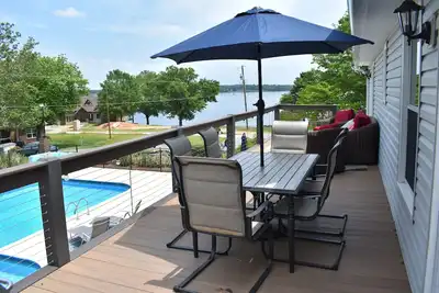Image de Lake Front Home w/Dock, Kayaks, Private Pool - 4br/3b Stunning Views, Sleeps 13!