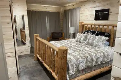 Image de Brand new Cabin! Hot tub, fire pit, large porch, space for families, views.