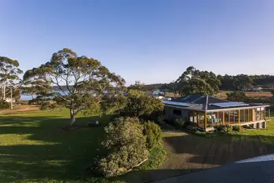 Image de The Jetty House Cottage - a Cabin by the sea