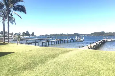 Image de 3 Bedroom house, right on the river, own private jetty