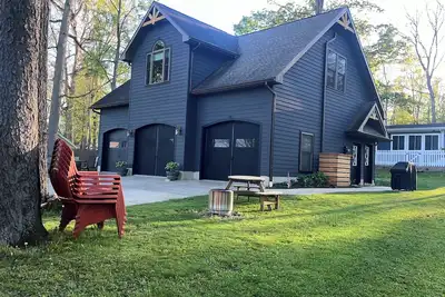 Image de Unique cottage on Silver Lake. Golfing, boating, hiking and more!