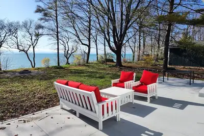 Image de Waterfront Cottage with Private Beach Access - Newly Renovated!