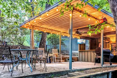 Image de Catchin' 247 - Lakefront hideaway, outdoor spa, bar, firepit!