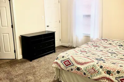 Image de Spacious King Bead Mins From Downtown Bg