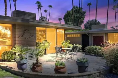 Image de Fully Remodeled Golf Course Mid-Century Condo with Mountain Views