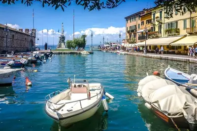 Image de Lakeside studio: the perfect place for a romantic getaway or family vacation