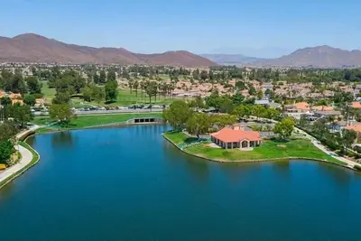 Image de 3 Bedroom Lakeside Home