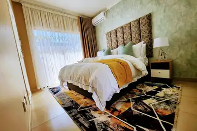 Image de Serene Escape: 1-Bedroom Apartment in Parkmore with Uninterrupted Solar Power